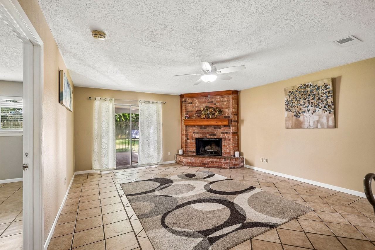 4202 Townes Forest Rd - Photo 6 of 33