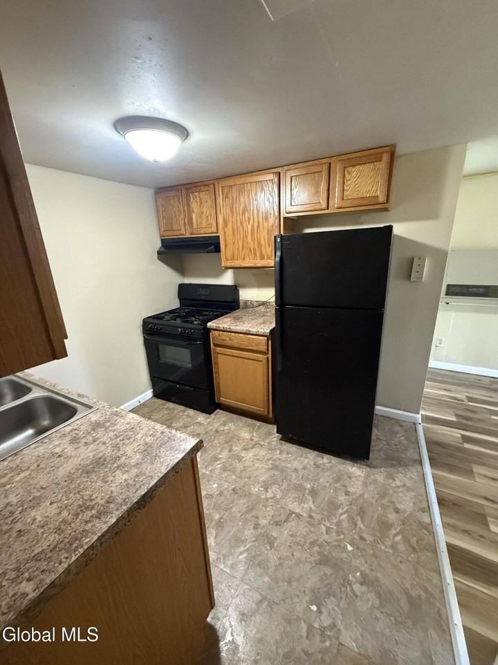 94 11th Street Ground Lev - Photo 6 of 16