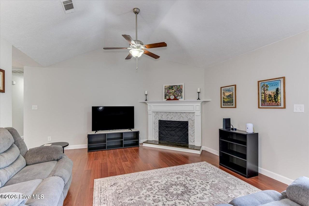 135 Summerfield Cir - Photo 4 of 22