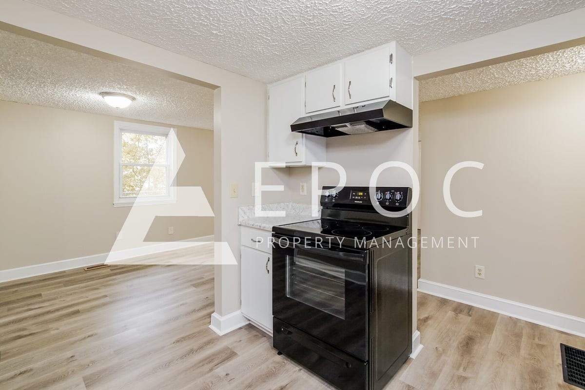 2248 Sharon St - Photo 2 of 15