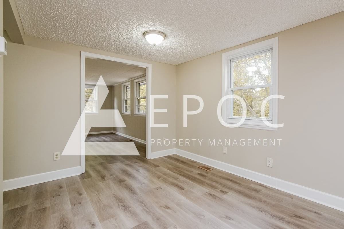 2248 Sharon St - Photo 4 of 15