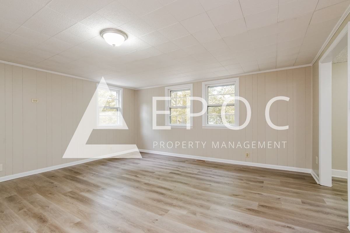 2248 Sharon St - Photo 5 of 15