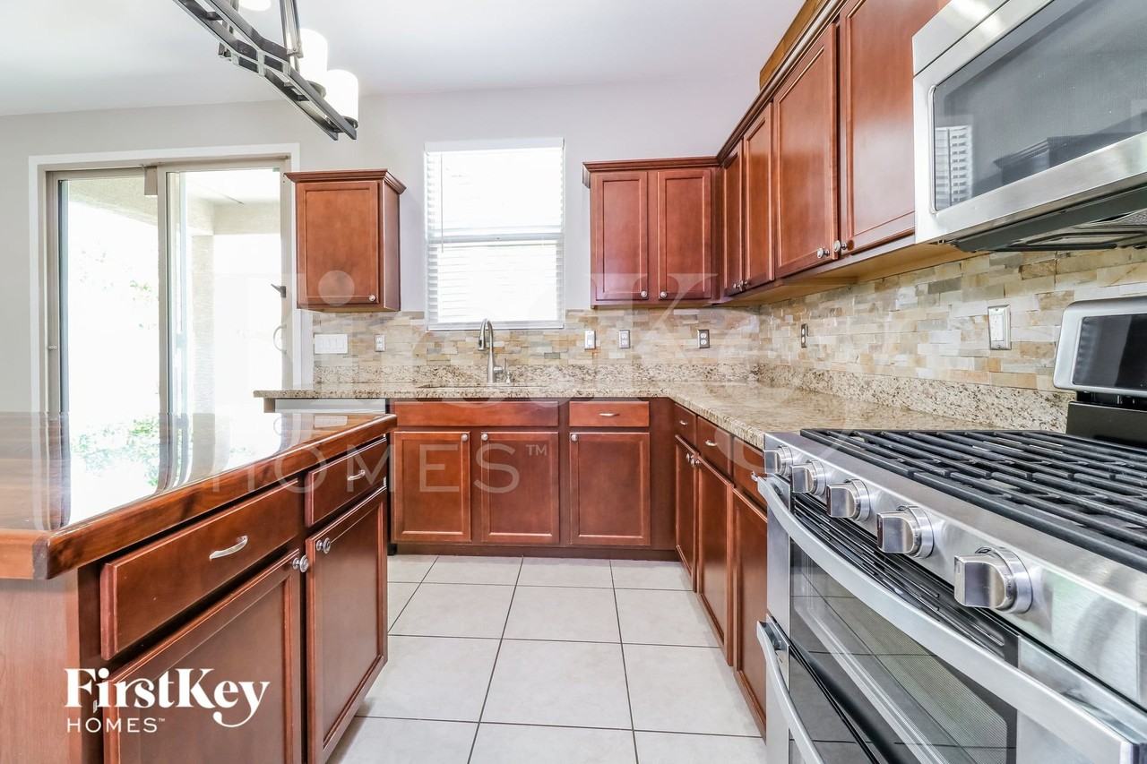 18254 W Hatcher Rd - Photo 4 of 15