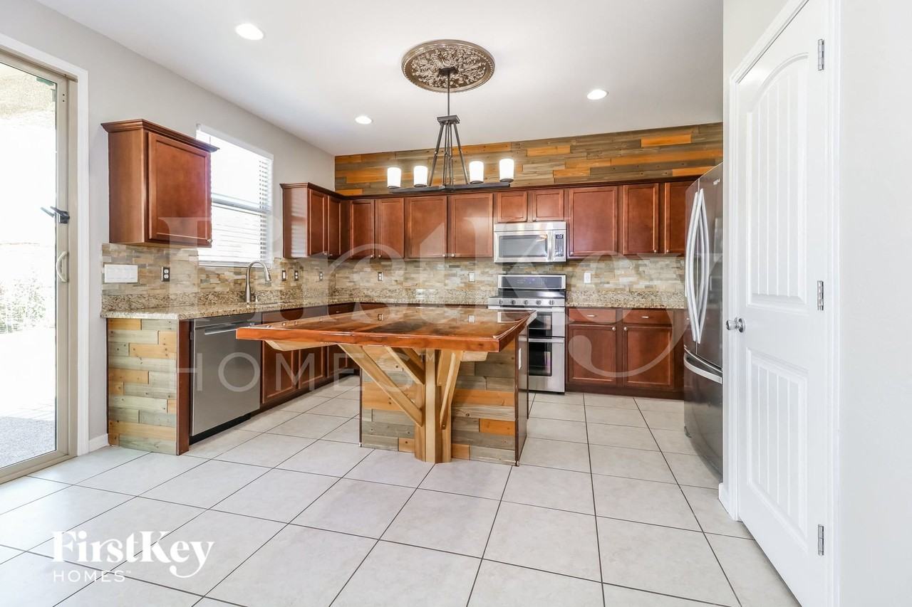 18254 W Hatcher Rd - Photo 5 of 15