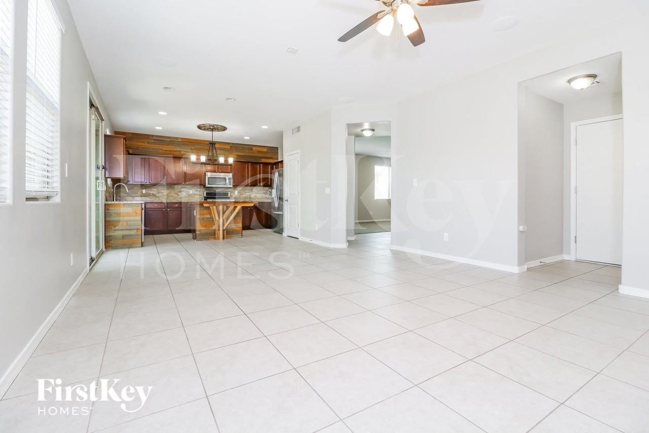18254 W Hatcher Rd - Photo 6 of 15