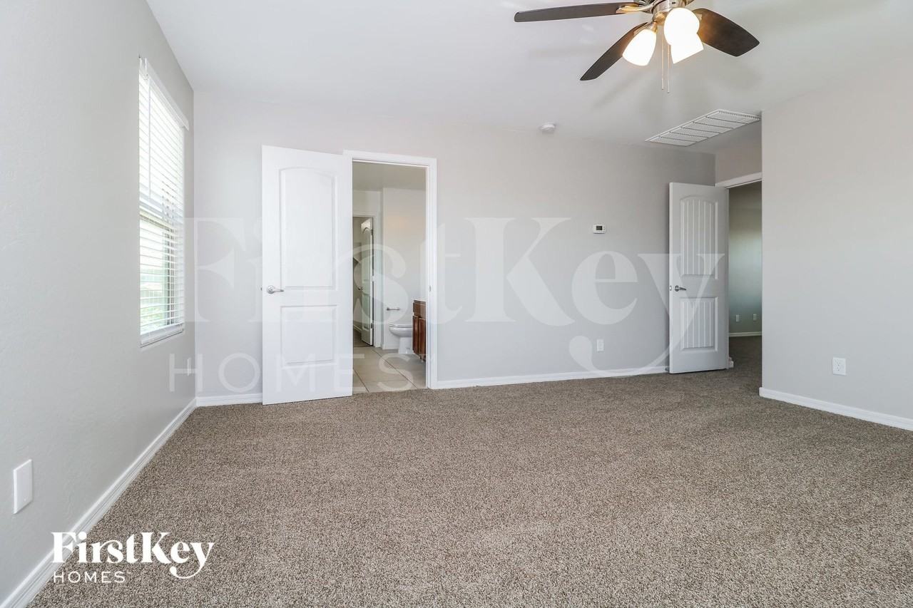 18254 W Hatcher Rd - Photo 7 of 15