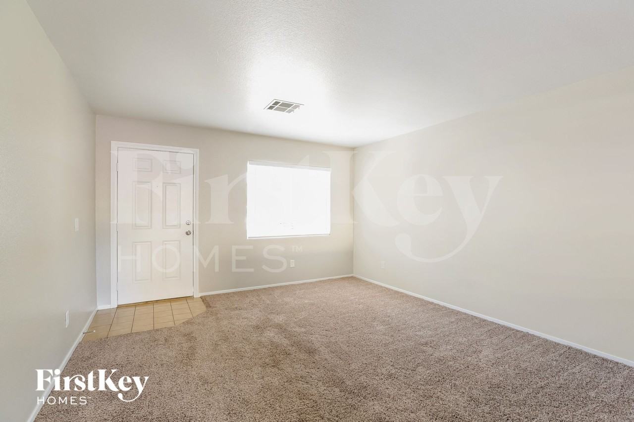 10436 Coyote Cub Ave - Photo 3 of 15