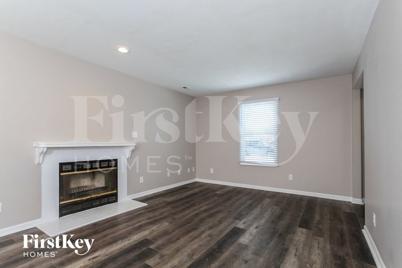 215 Rachel Ln - Photo 3 of 15