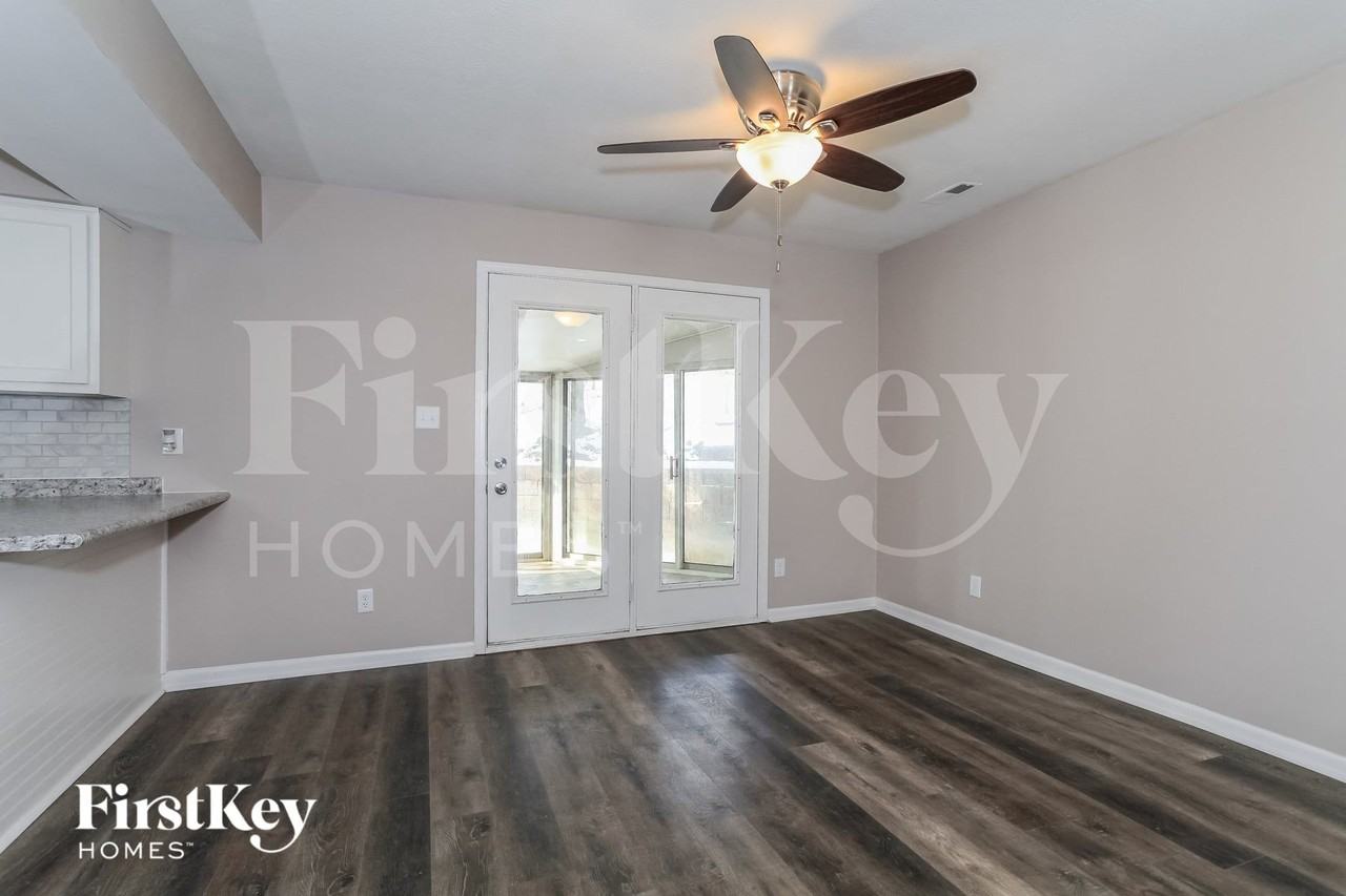 215 Rachel Ln - Photo 4 of 15