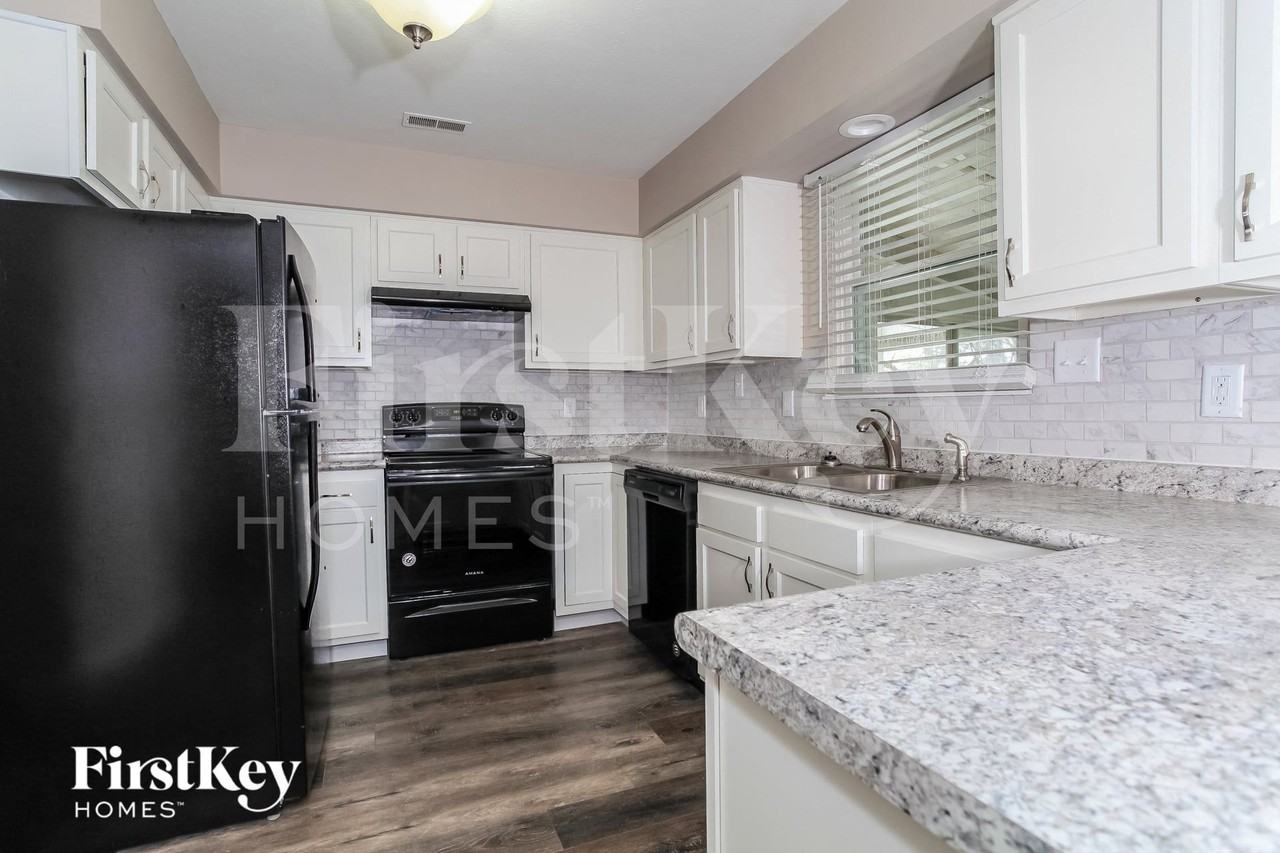 215 Rachel Ln - Photo 5 of 15