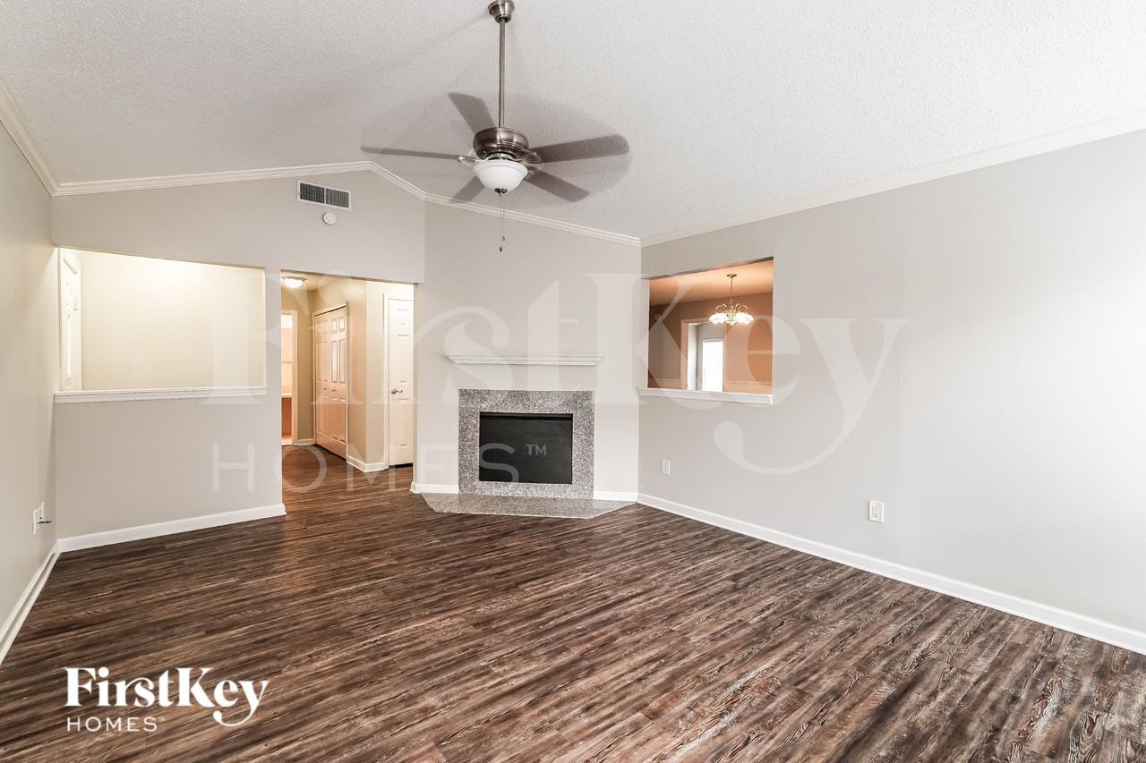7027 Silvermill Dr - Photo 2 of 16