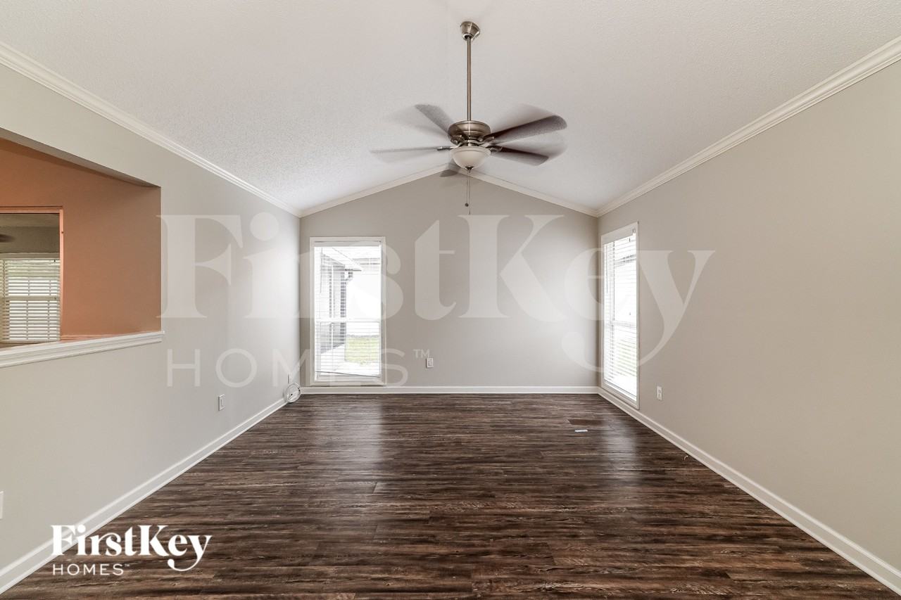 7027 Silvermill Dr - Photo 3 of 16