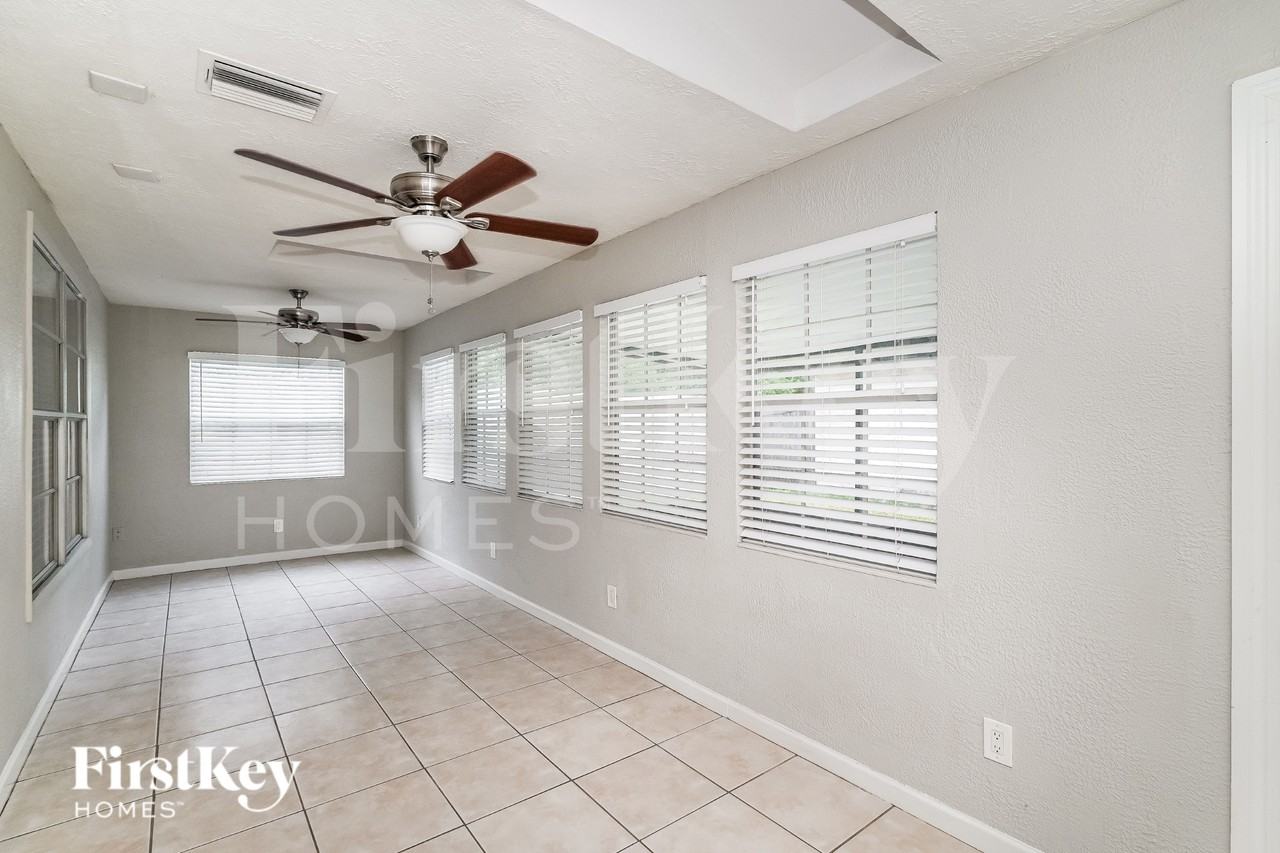7027 Silvermill Dr - Photo 7 of 16