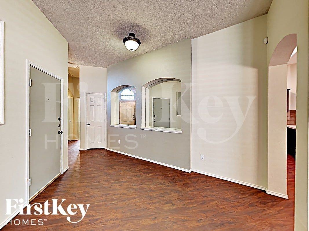 516 Pineview Ln - Photo 6 of 16