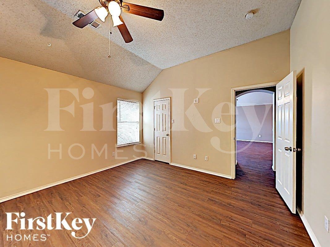 516 Pineview Ln - Photo 7 of 16