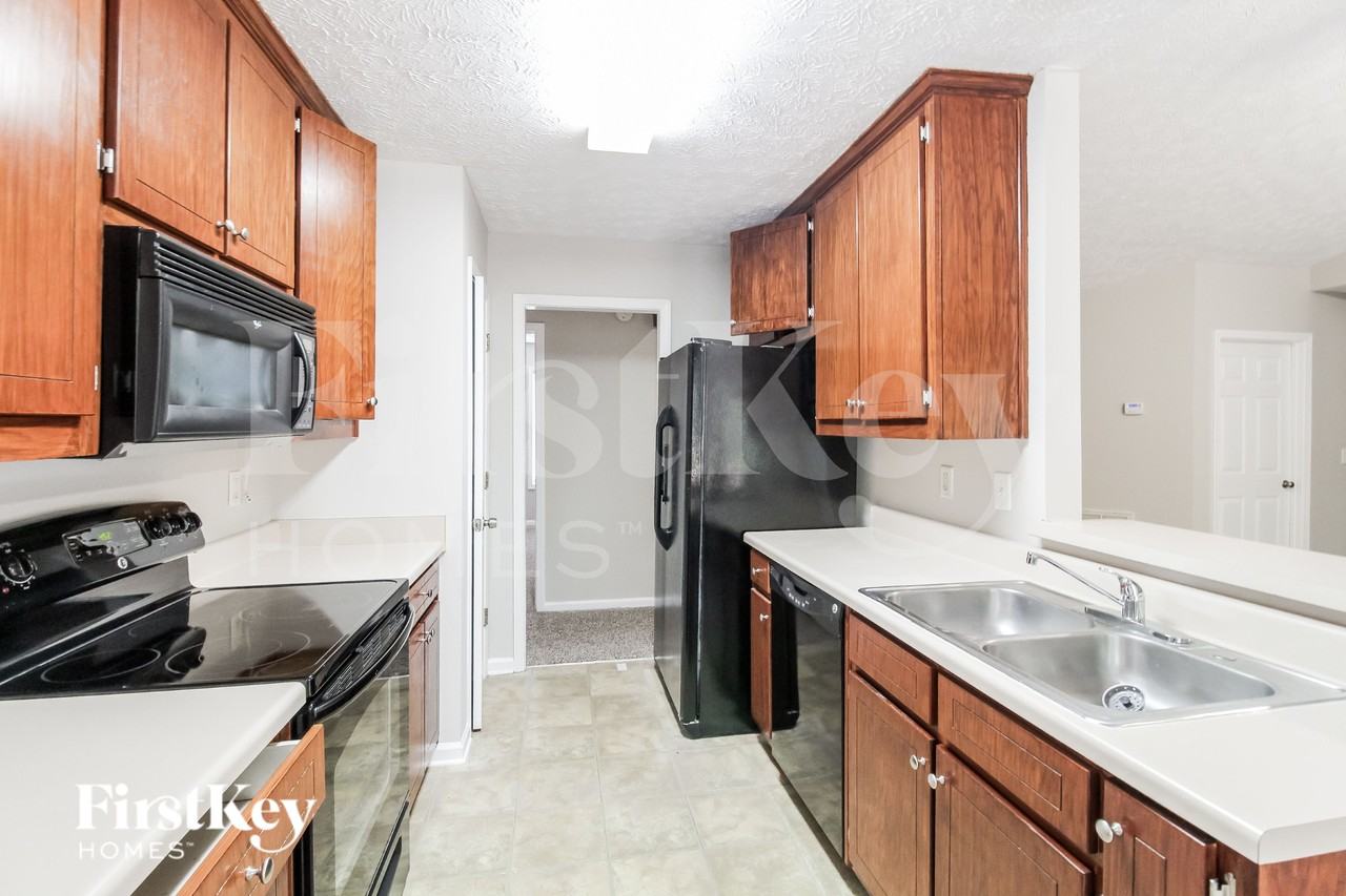 4871 Candler Pond Rd - Photo 3 of 16