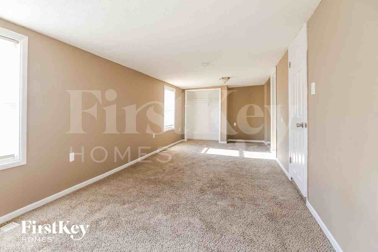 4819 Ne 45th Ter - Photo 7 of 14