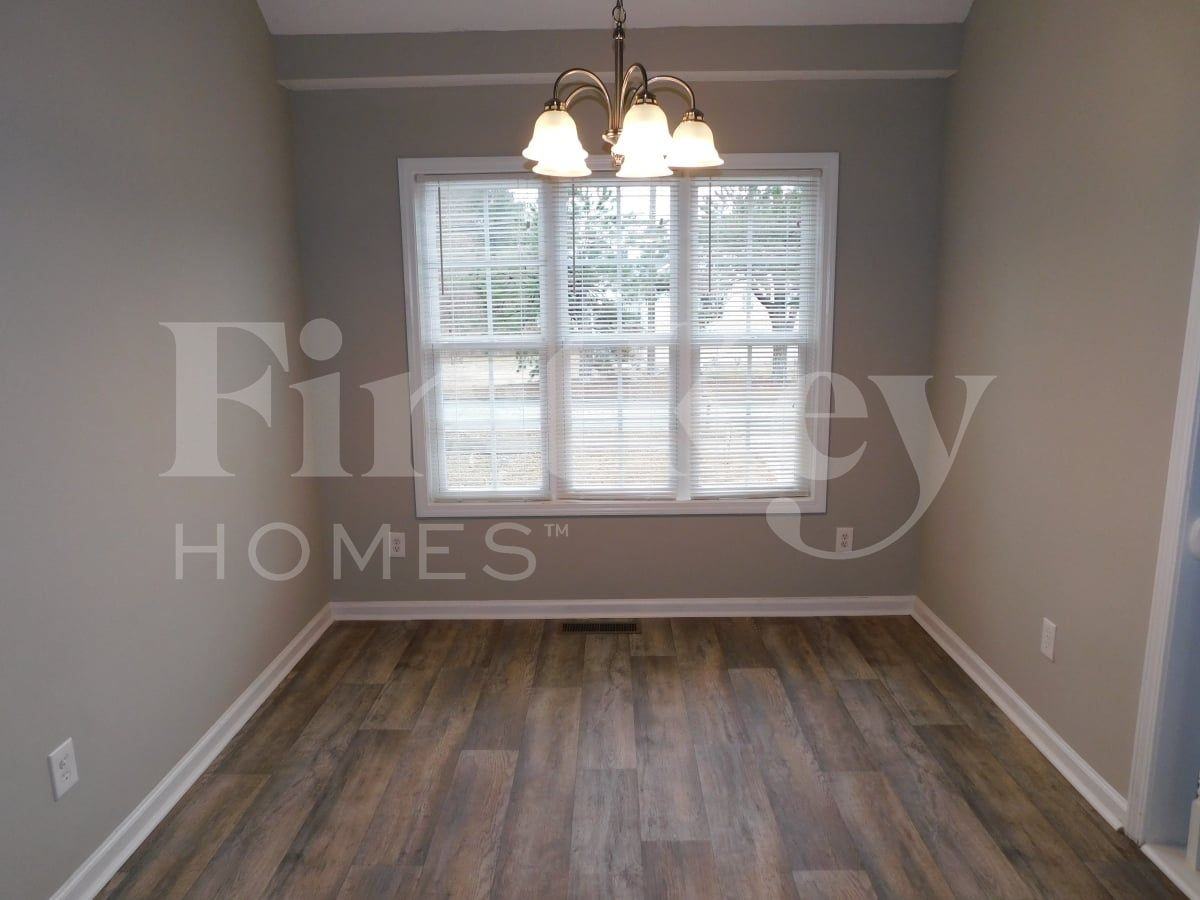 4040 Oglesby Rd - Photo 3 of 8