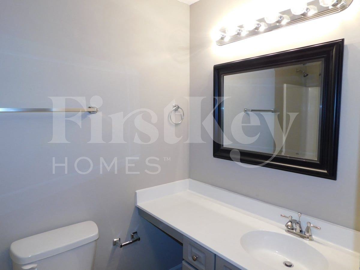 4040 Oglesby Rd - Photo 5 of 8