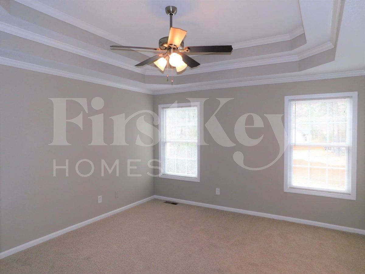 4040 Oglesby Rd - Photo 6 of 8
