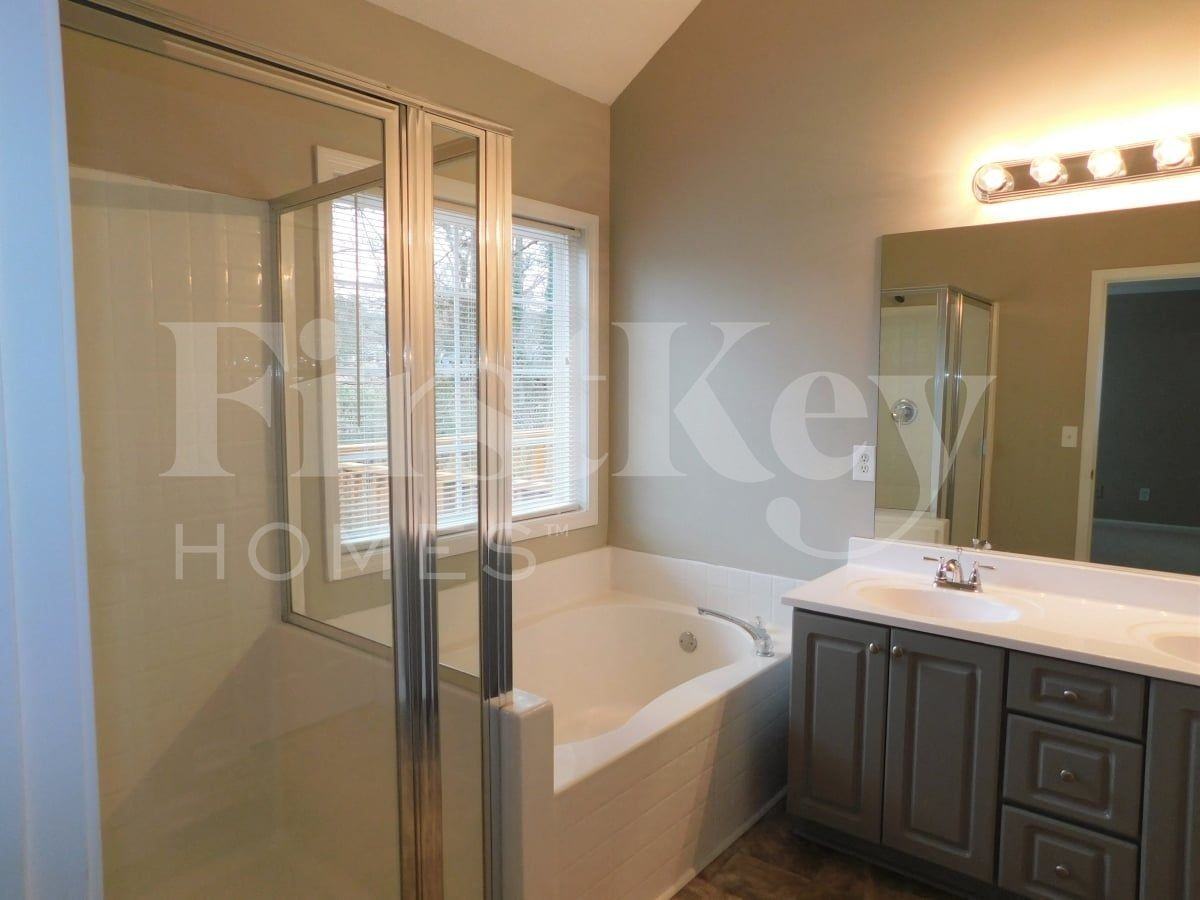 4040 Oglesby Rd - Photo 7 of 8