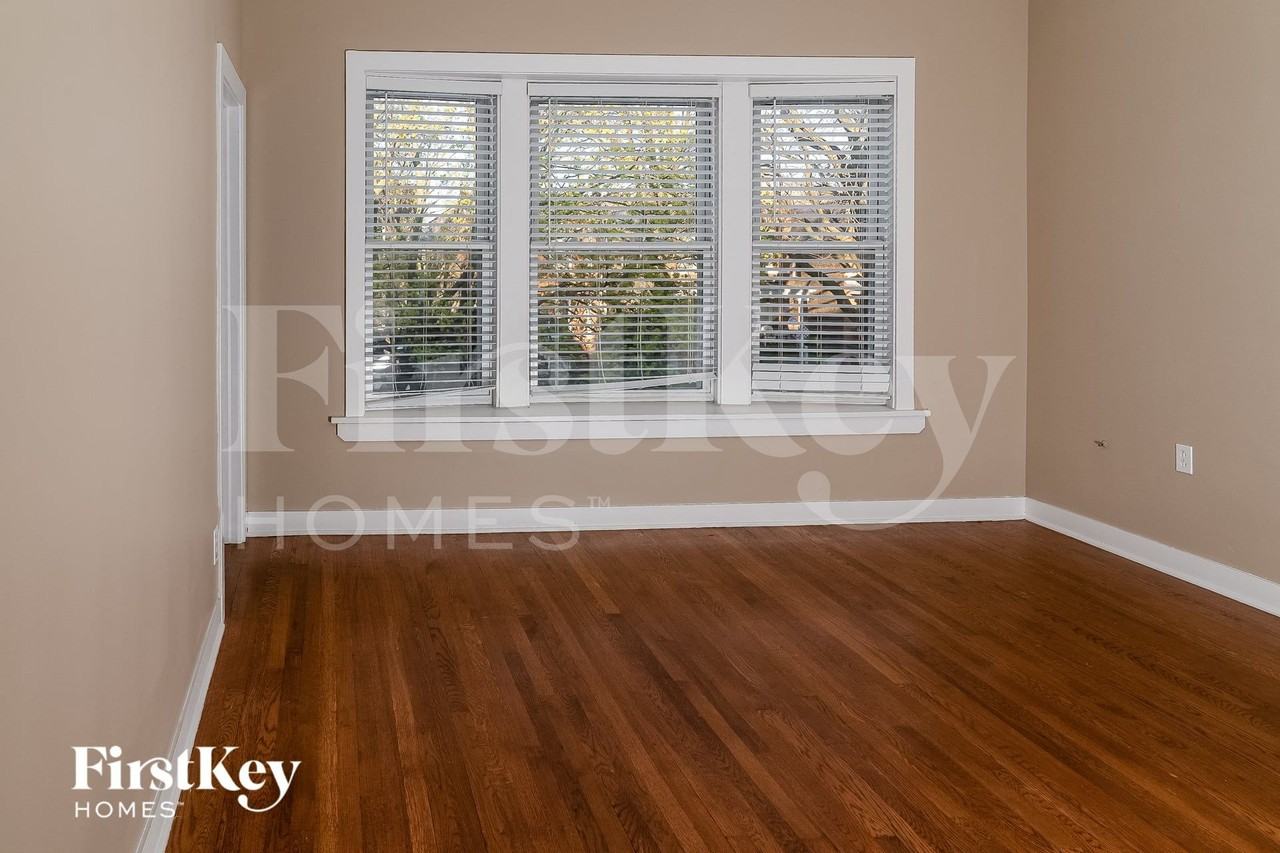 3916 N Sawyer Ave - Photo 3 of 30