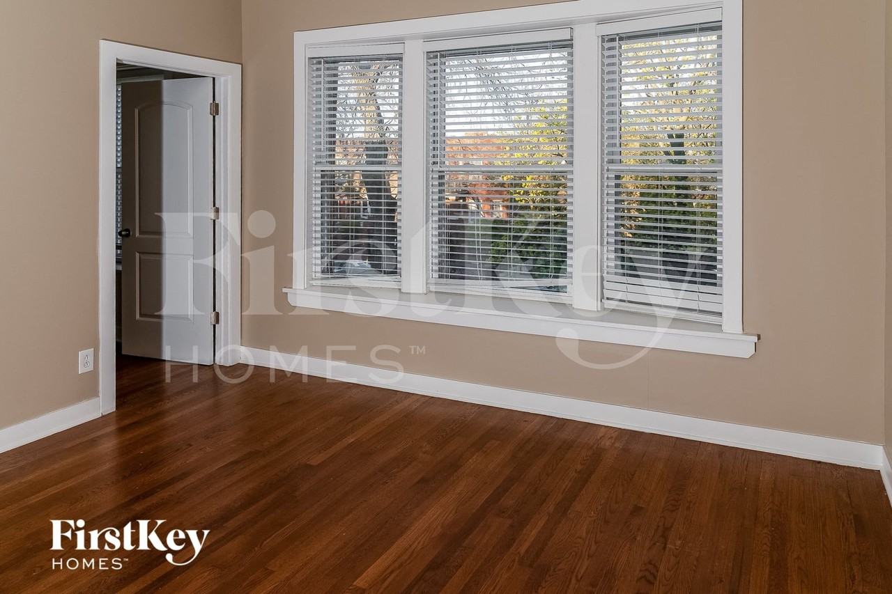 3916 N Sawyer Ave - Photo 4 of 30