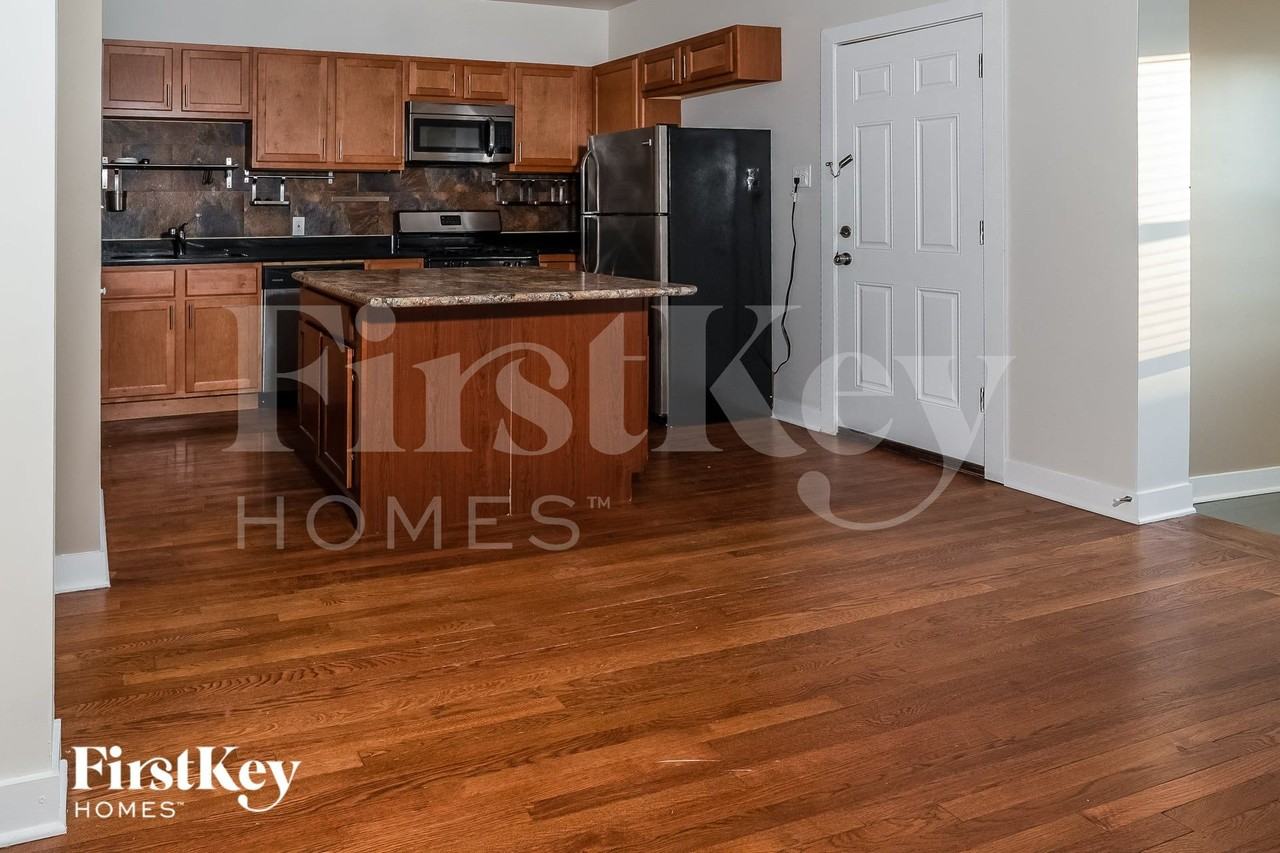 3916 N Sawyer Ave - Photo 6 of 30