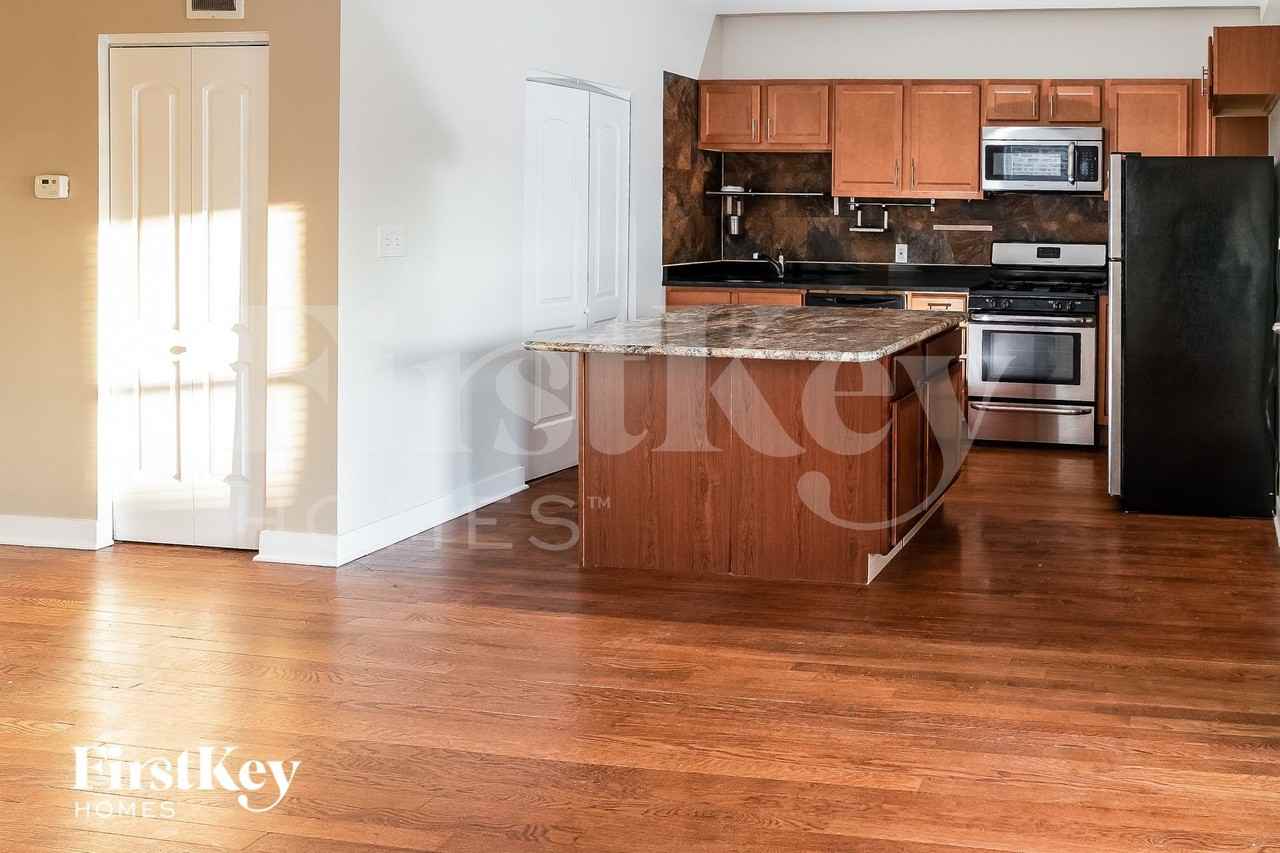 3916 N Sawyer Ave - Photo 7 of 30