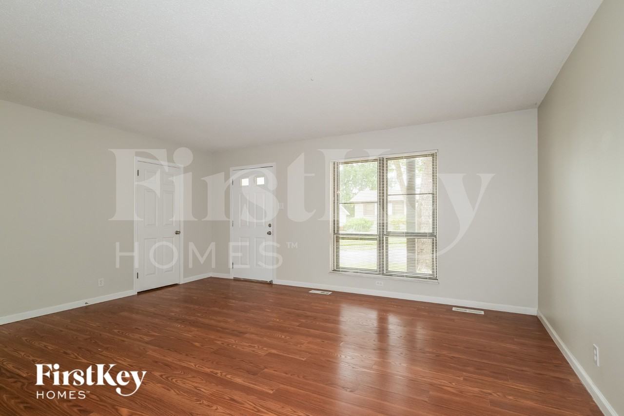 357 Pegasus Dr - Photo 4 of 16