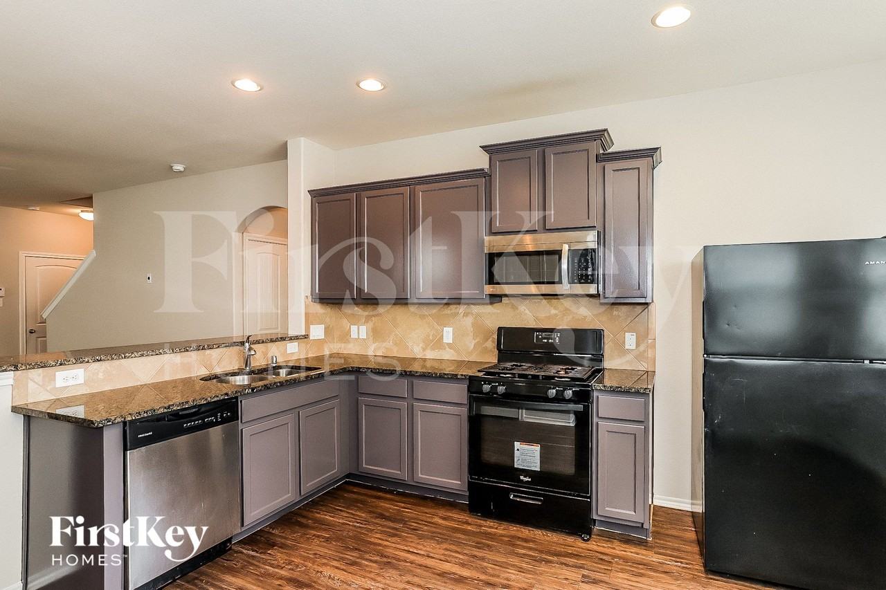 3410 Bainbridge Hill Ln - Photo 3 of 15