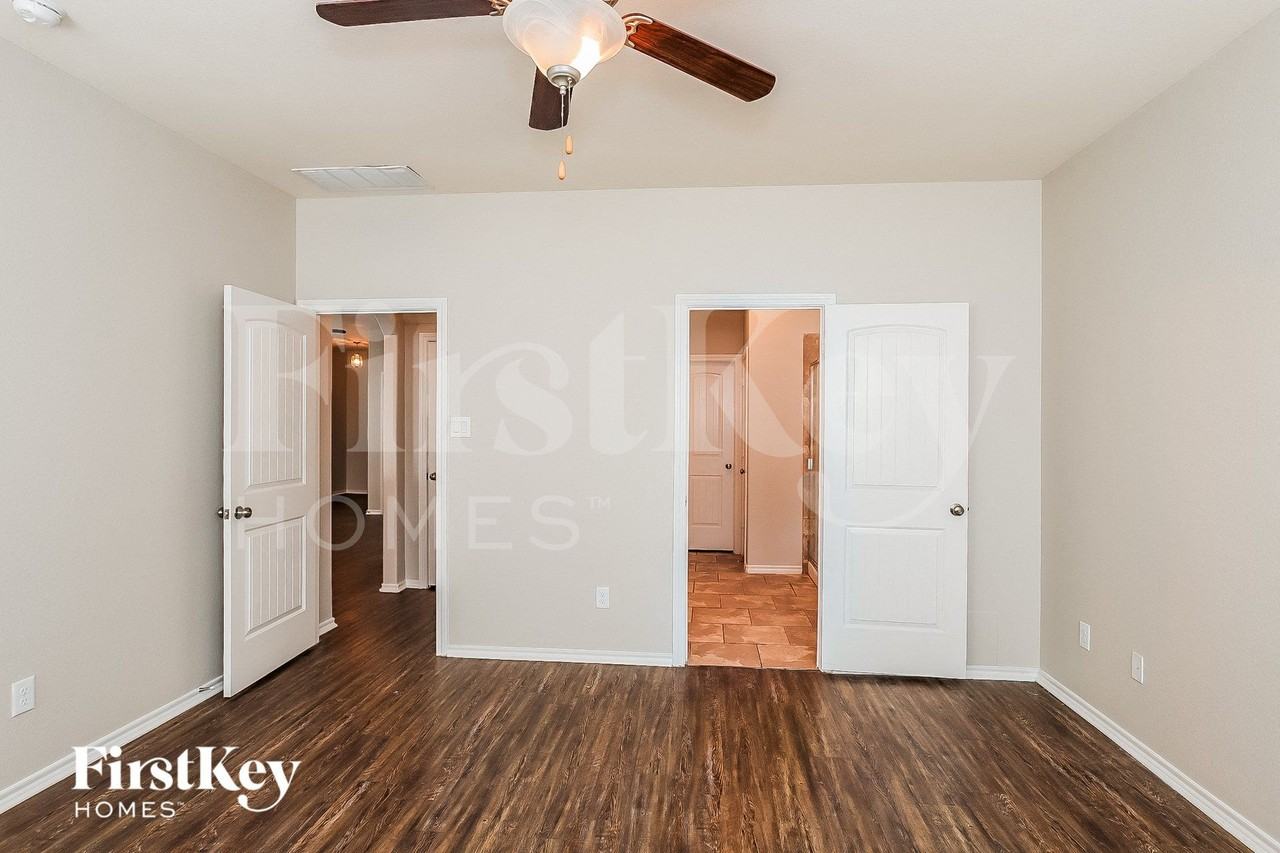 3410 Bainbridge Hill Ln - Photo 4 of 15