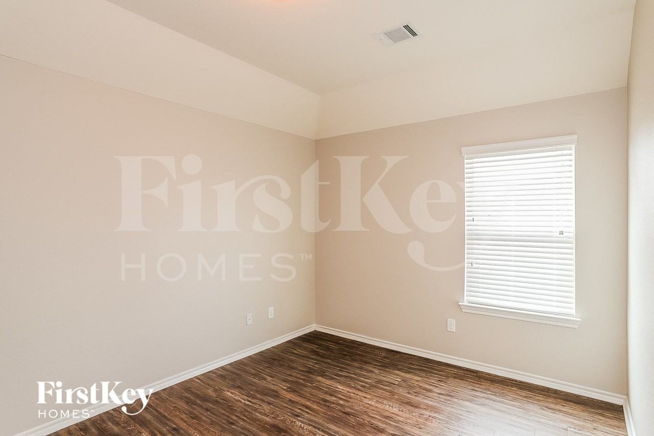 3410 Bainbridge Hill Ln - Photo 7 of 15