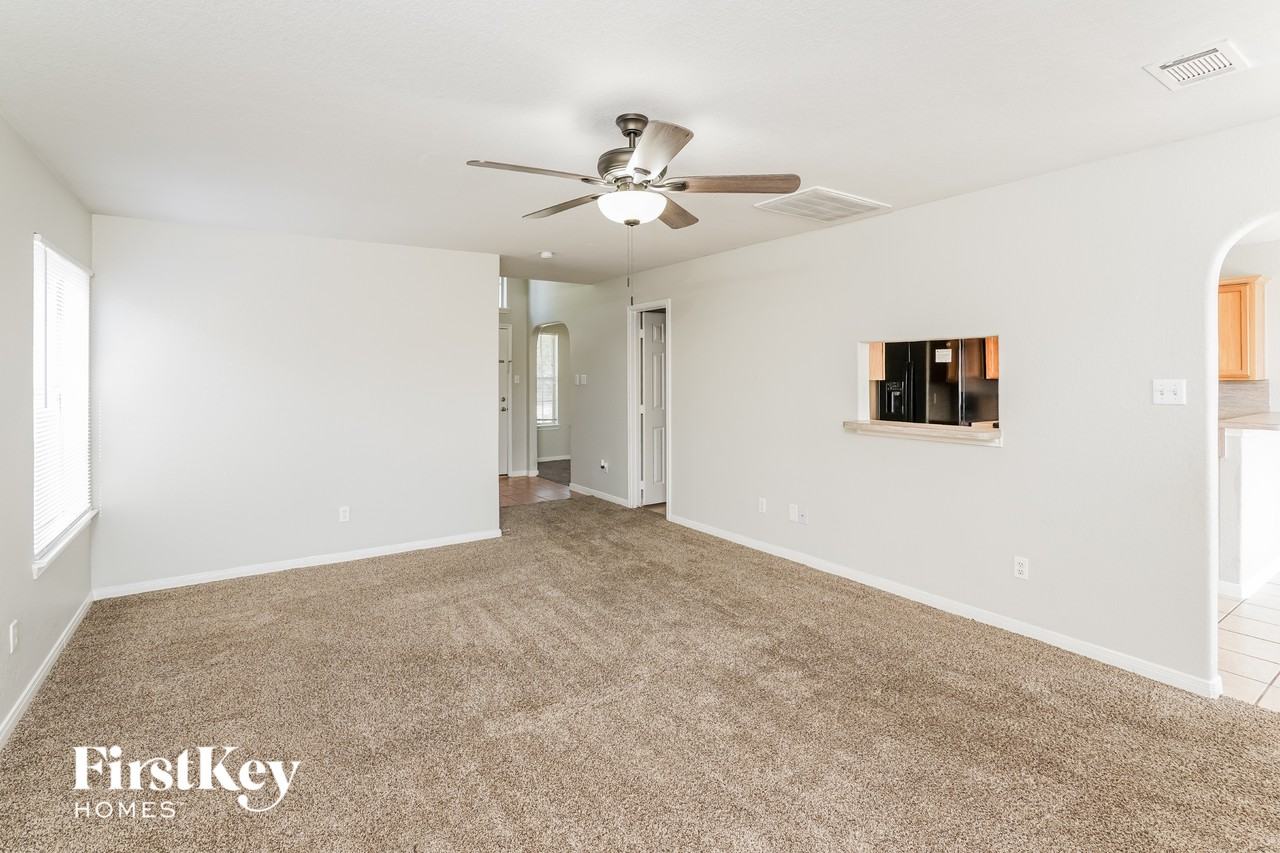 24027 Holleygate Ct - Photo 4 of 15