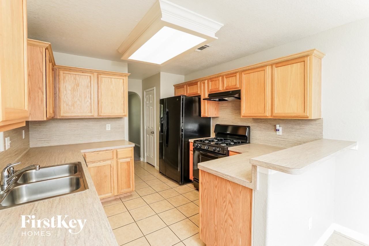 24027 Holleygate Ct - Photo 7 of 15