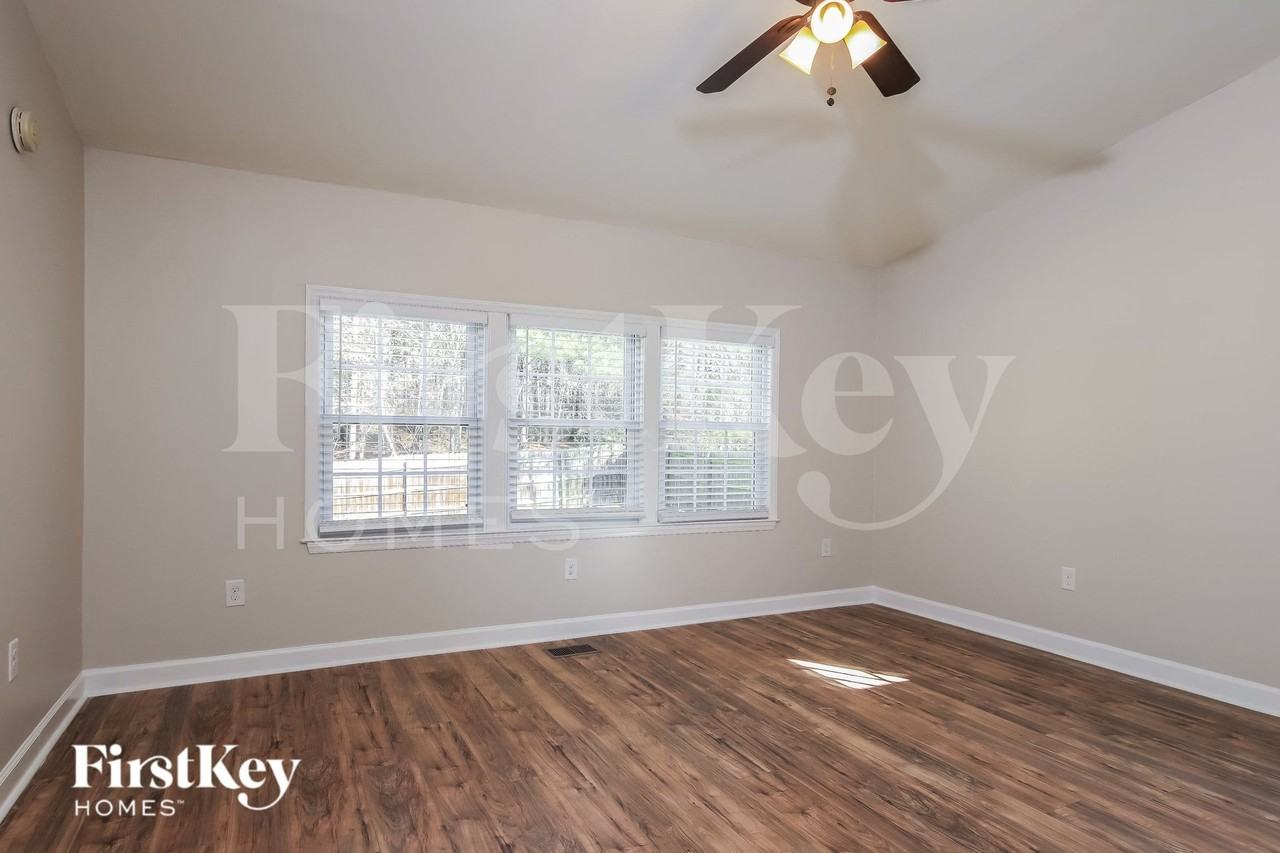 222 Tillamook Dr - Photo 4 of 15