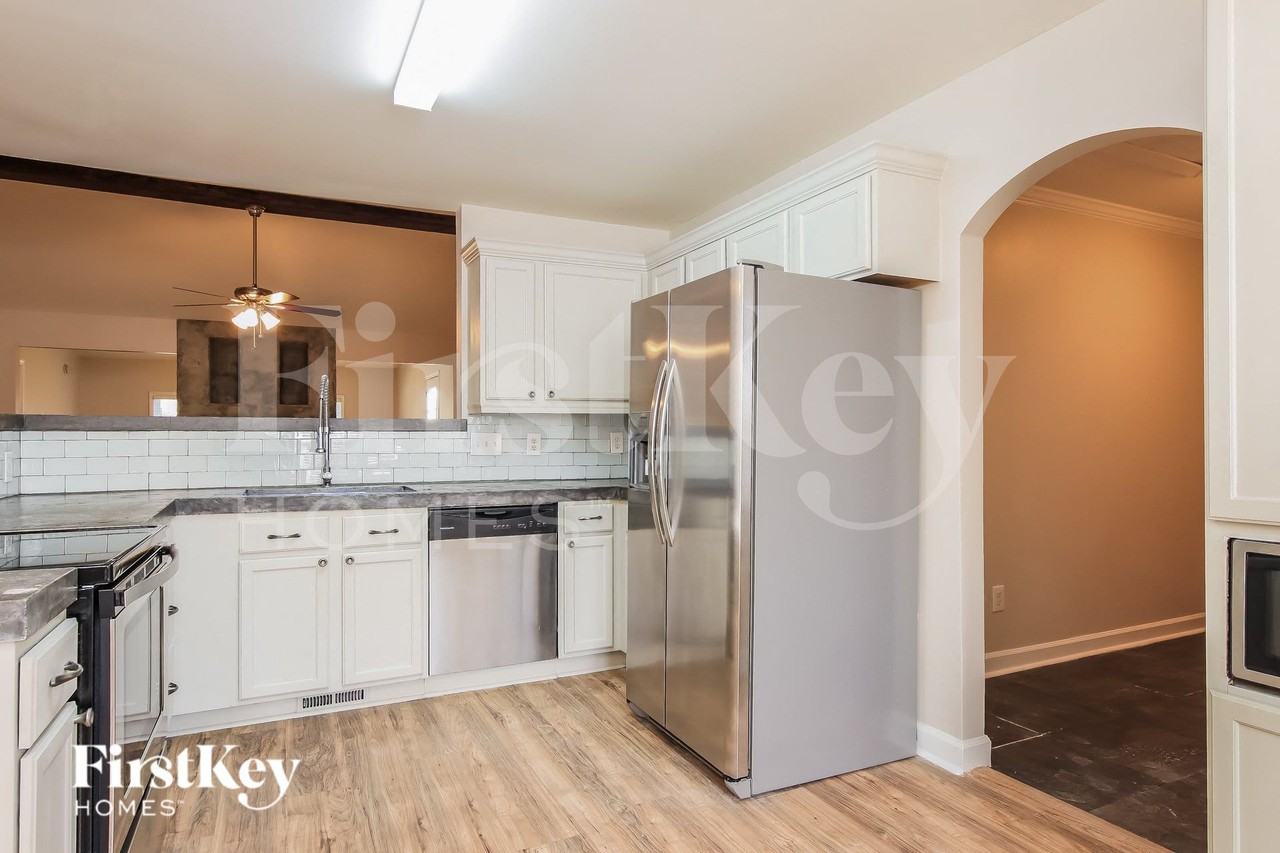 222 Tillamook Dr - Photo 6 of 15
