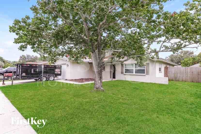 1827 Driftwood Cir S - Photo 2 of 17