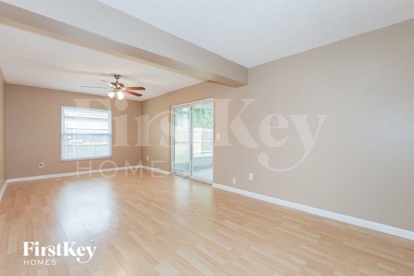 1827 Driftwood Cir S - Photo 3 of 17