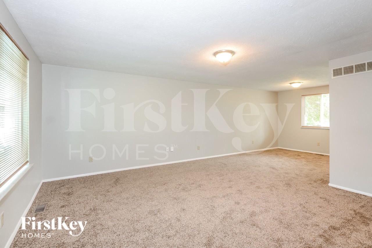 1511 Lansdowne Rd - Photo 2 of 16