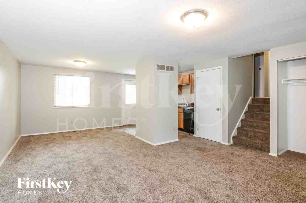 1511 Lansdowne Rd - Photo 3 of 16
