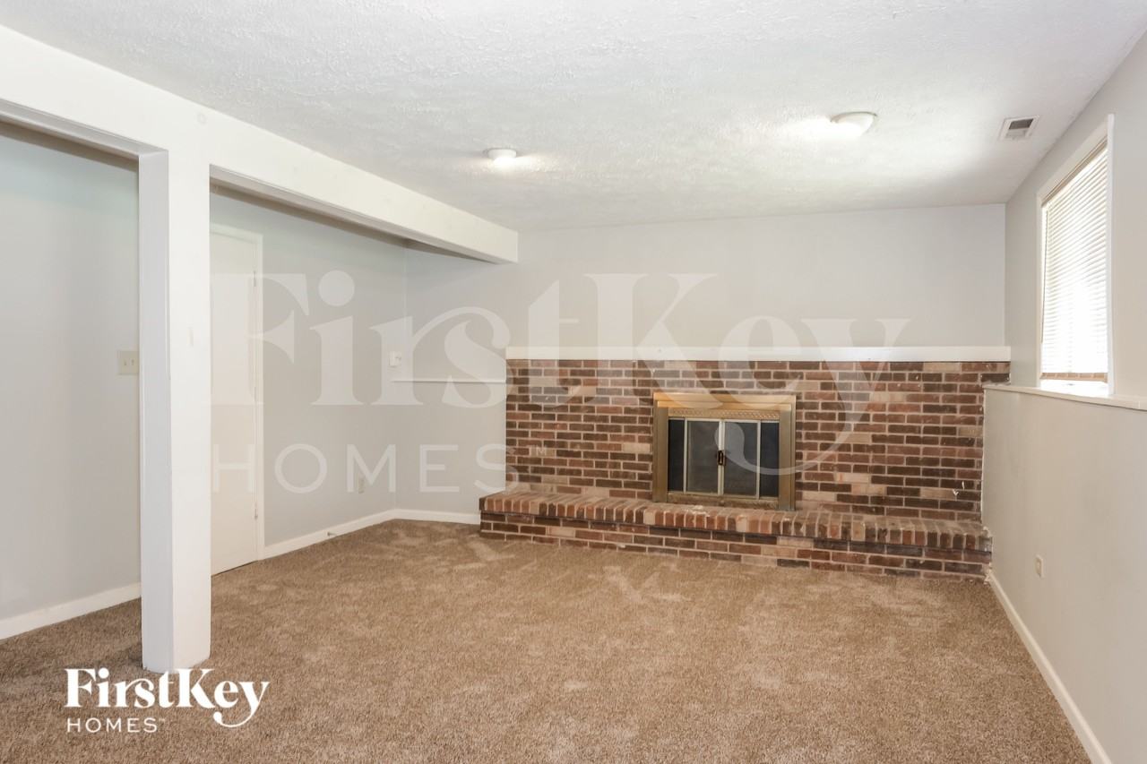1511 Lansdowne Rd - Photo 4 of 16