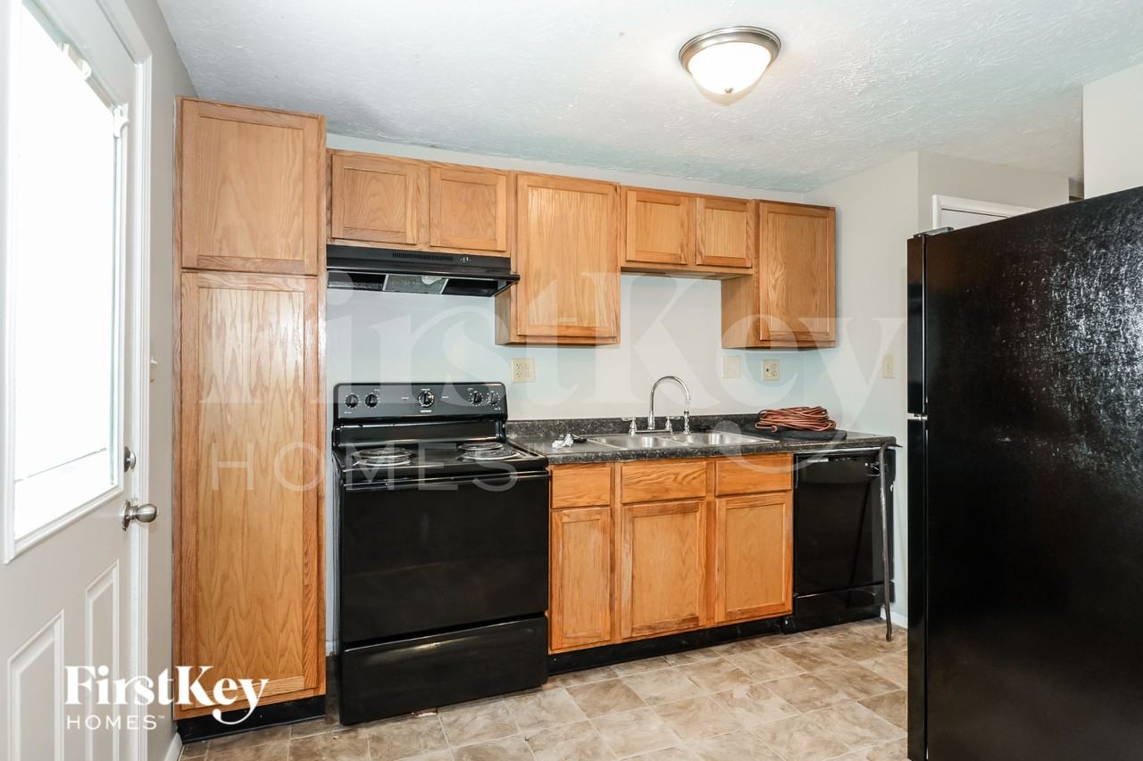 1511 Lansdowne Rd - Photo 6 of 16