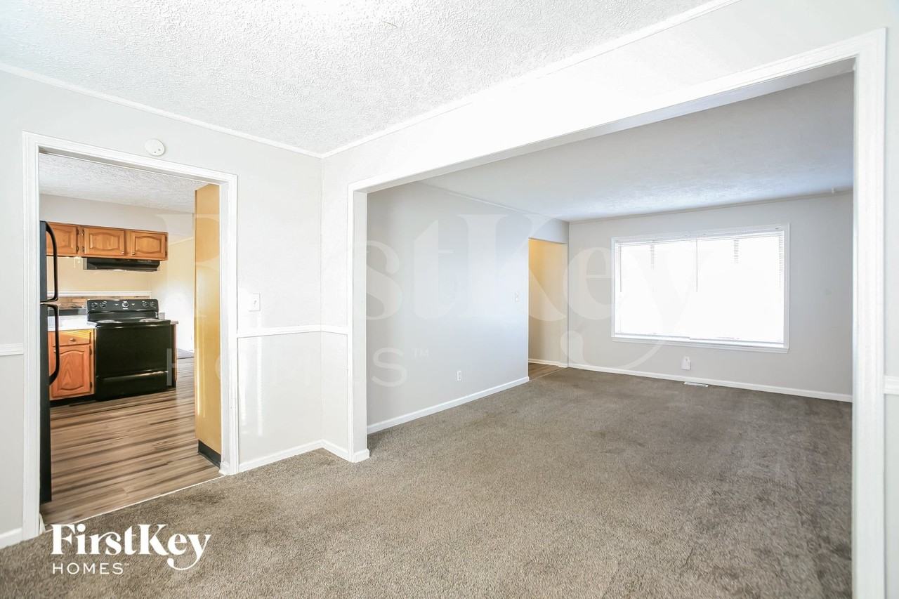 11319 Wolf Ln - Photo 4 of 15