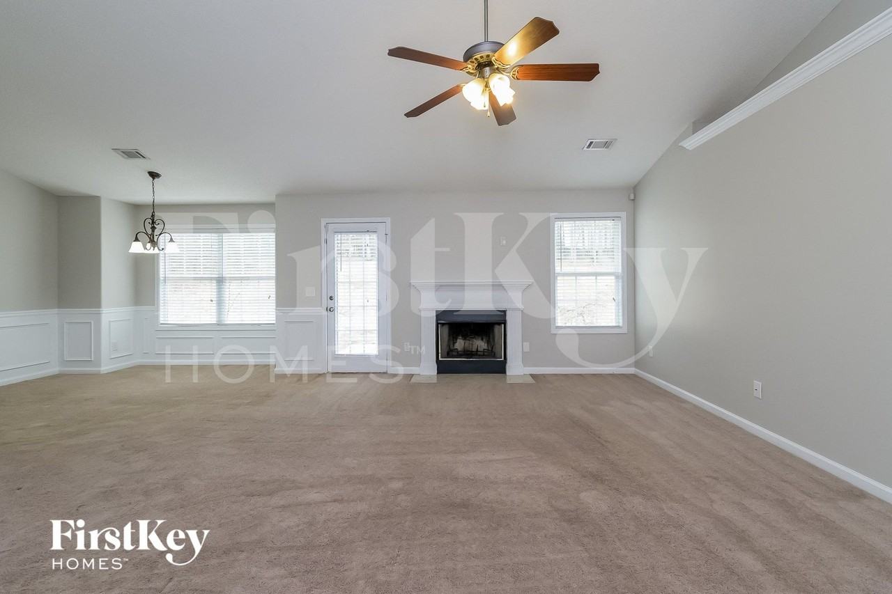1130 Bradford Park Dr - Photo 2 of 14