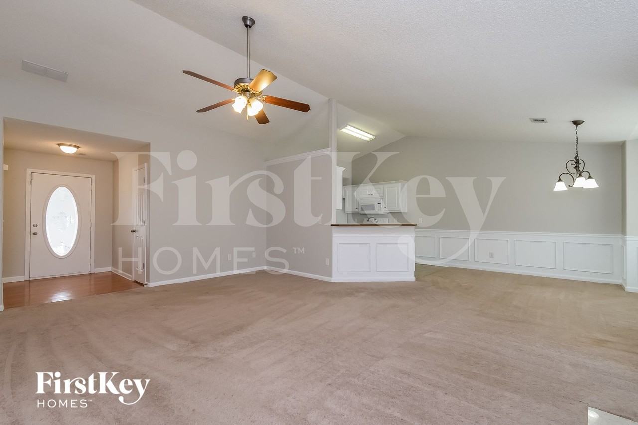 1130 Bradford Park Dr - Photo 4 of 14