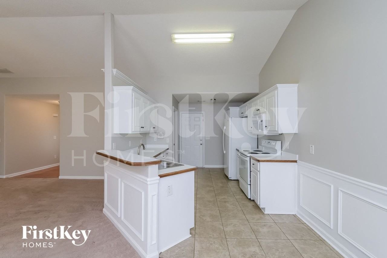 1130 Bradford Park Dr - Photo 6 of 14