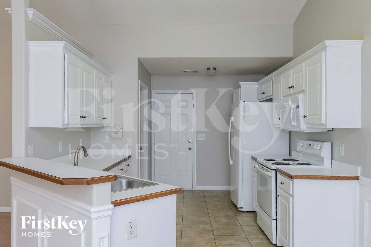 1130 Bradford Park Dr - Photo 7 of 14