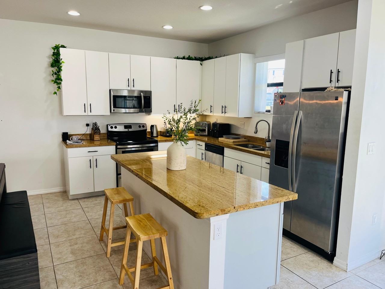 616 Ne 193rd St #1 - Photo 4 of 24