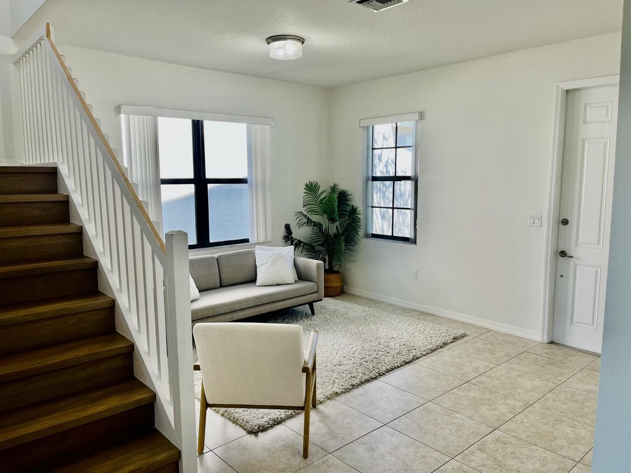 616 Ne 193rd St #1 - Photo 5 of 24